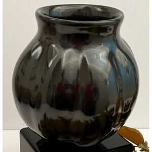 Mata Ortiz Pottery Ivon (Boni) Marin Black Ribbed Jar Vase Pot Art Mexican Clay